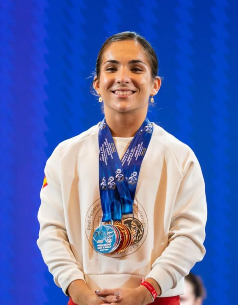 Tres medallas para Elena Habans
